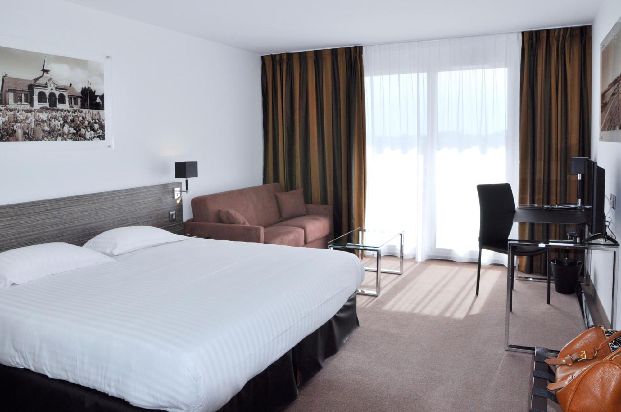 Отель Golden Tulip La Baule Экстерьер фото