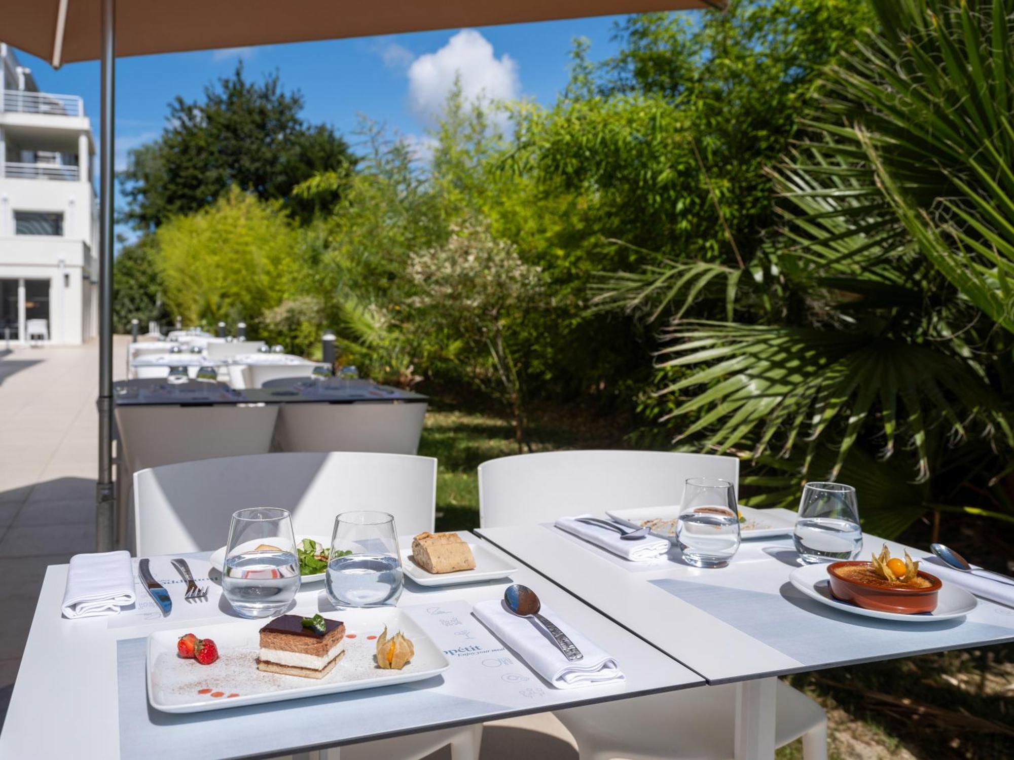Отель Golden Tulip La Baule Экстерьер фото