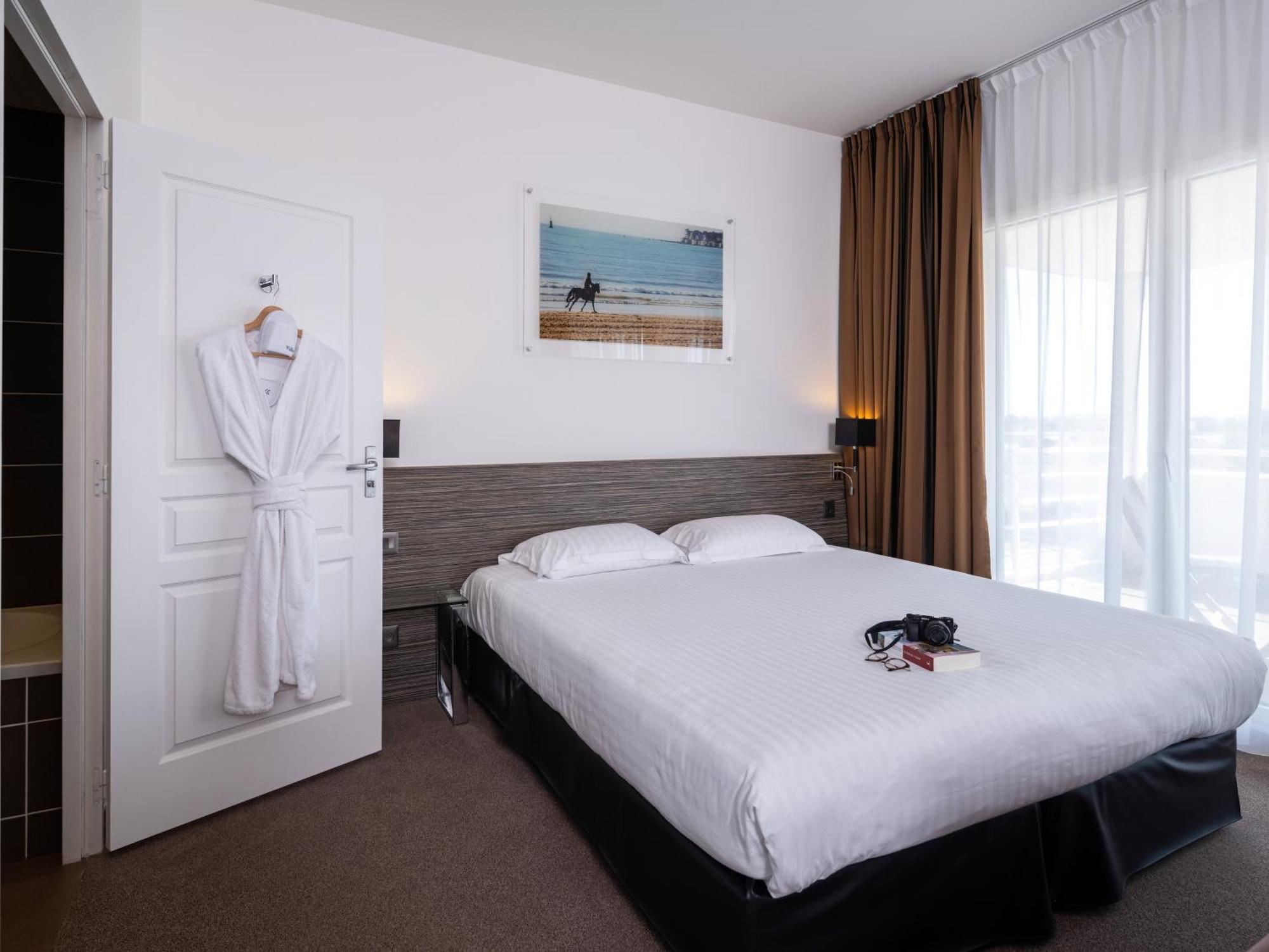 Отель Golden Tulip La Baule Экстерьер фото