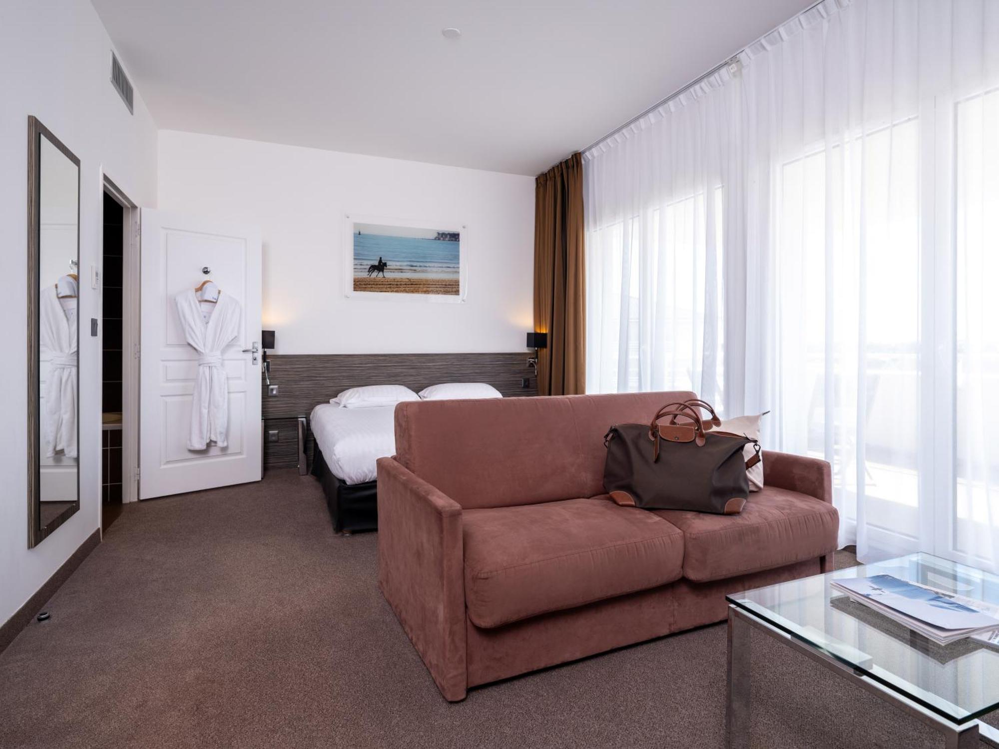 Отель Golden Tulip La Baule Экстерьер фото