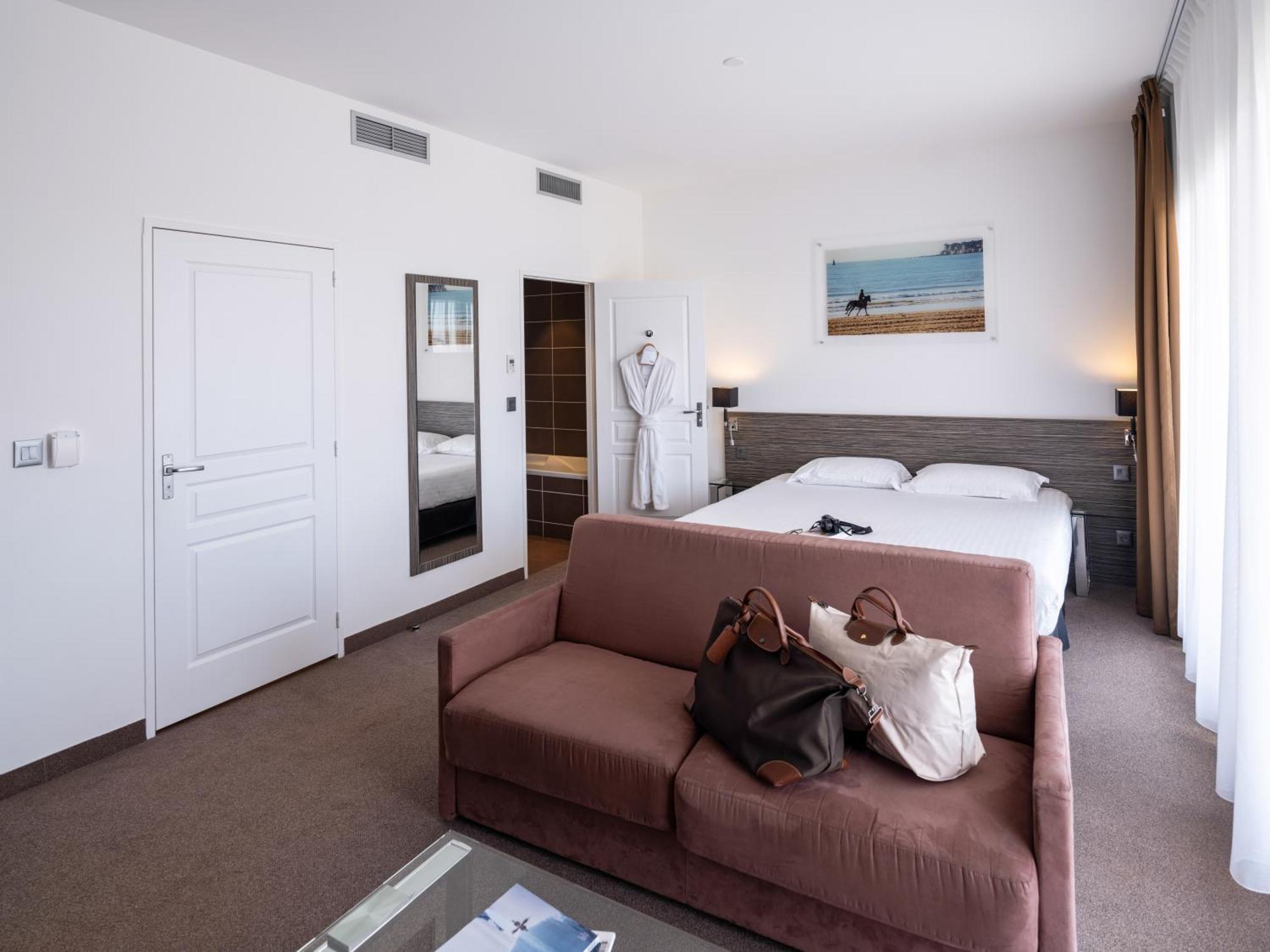Отель Golden Tulip La Baule Экстерьер фото