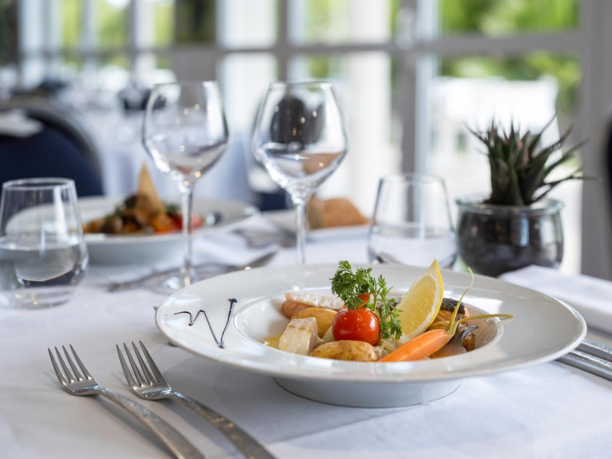 Отель Golden Tulip La Baule Экстерьер фото